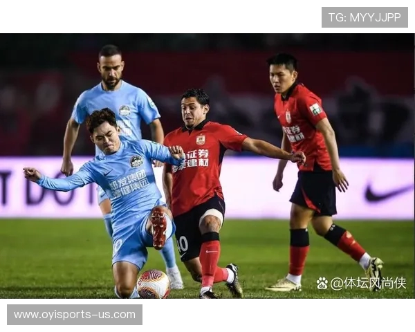 中超联赛激战正酣，各队新援闪耀赛场，争冠形势愈发紧张